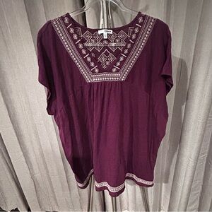 Sonoma Red Embroidered‎ Cap Sleeve Blouse.
In excellent condition.
